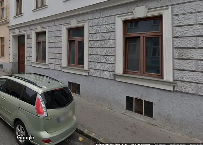 Altbauwohnung Neu Saniert - Fuer Familien Geeignet
