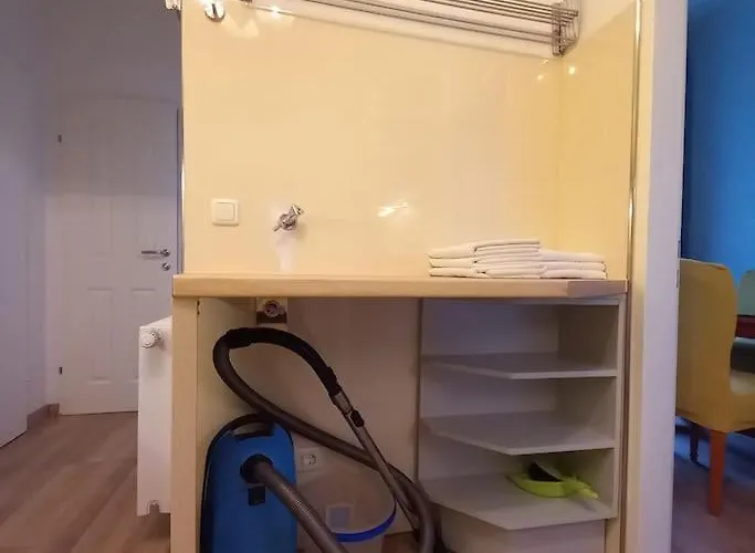 Altbauwohnung Neu Saniert - Fuer Familien Geeignet