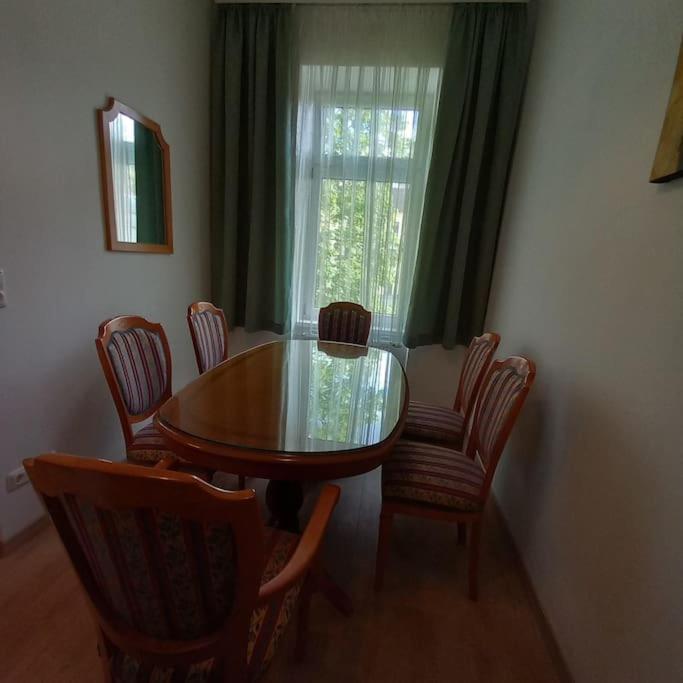 Altbauwohnung Neu Saniert - Fuer Familien Geeignet Apartament