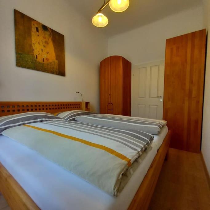 Altbauwohnung Neu Saniert - Fuer Familien Geeignet * Wiedeń