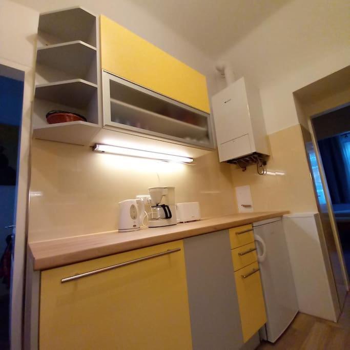 Altbauwohnung Neu Saniert - Fuer Familien Geeignet Apartament