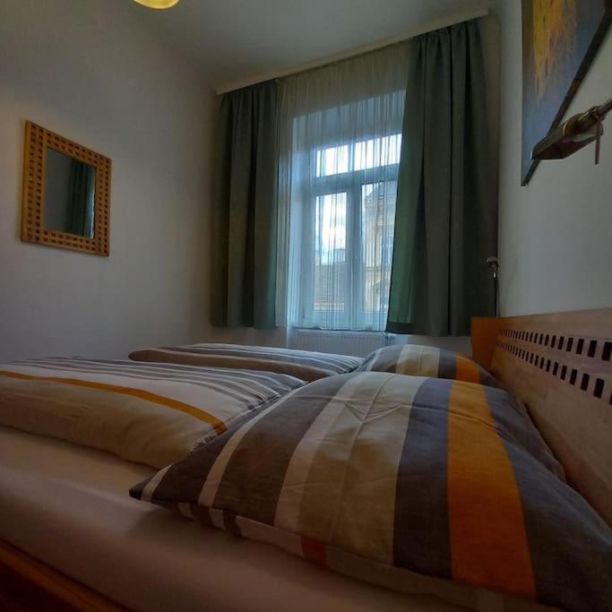 Altbauwohnung Neu Saniert - Fuer Familien Geeignet Wiedeń