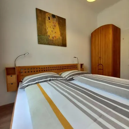Altbauwohnung Neu Saniert - Fuer Familien Geeignet Vídeň Exteriér fotografie